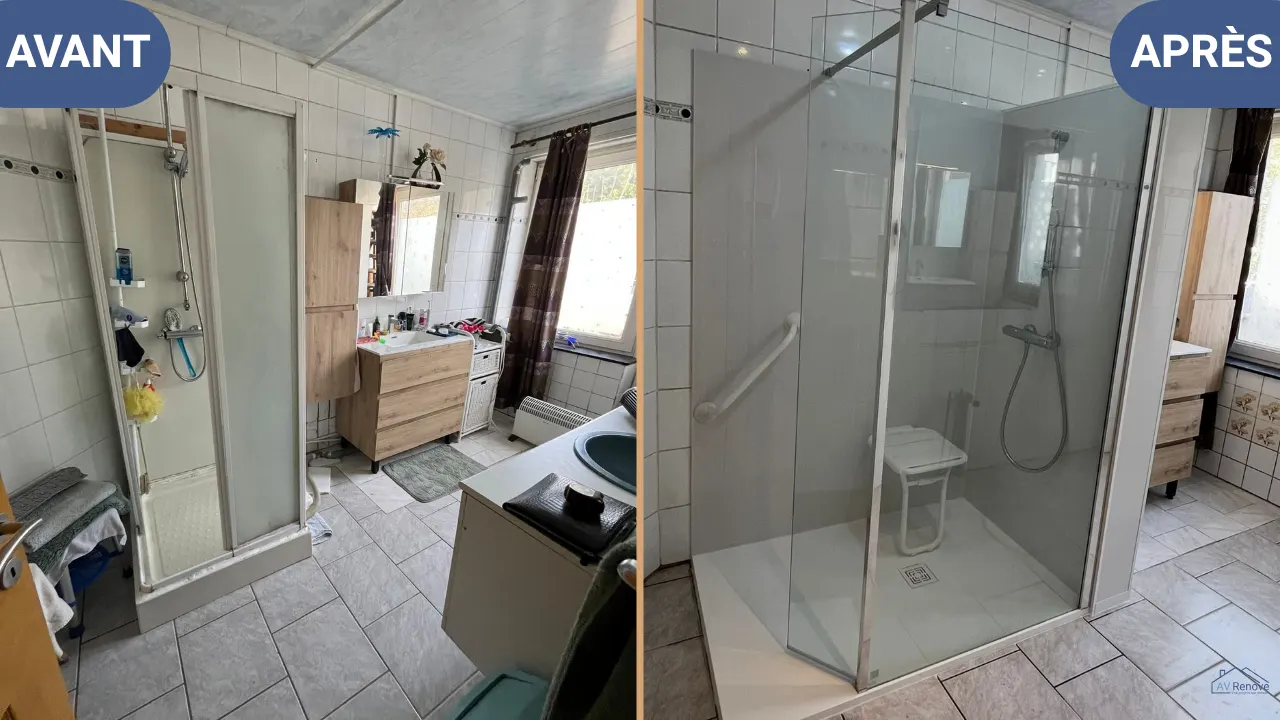 Avant/après à Ougrée : ancienne cabine remplacée par une douche vitrée avec siège et barre